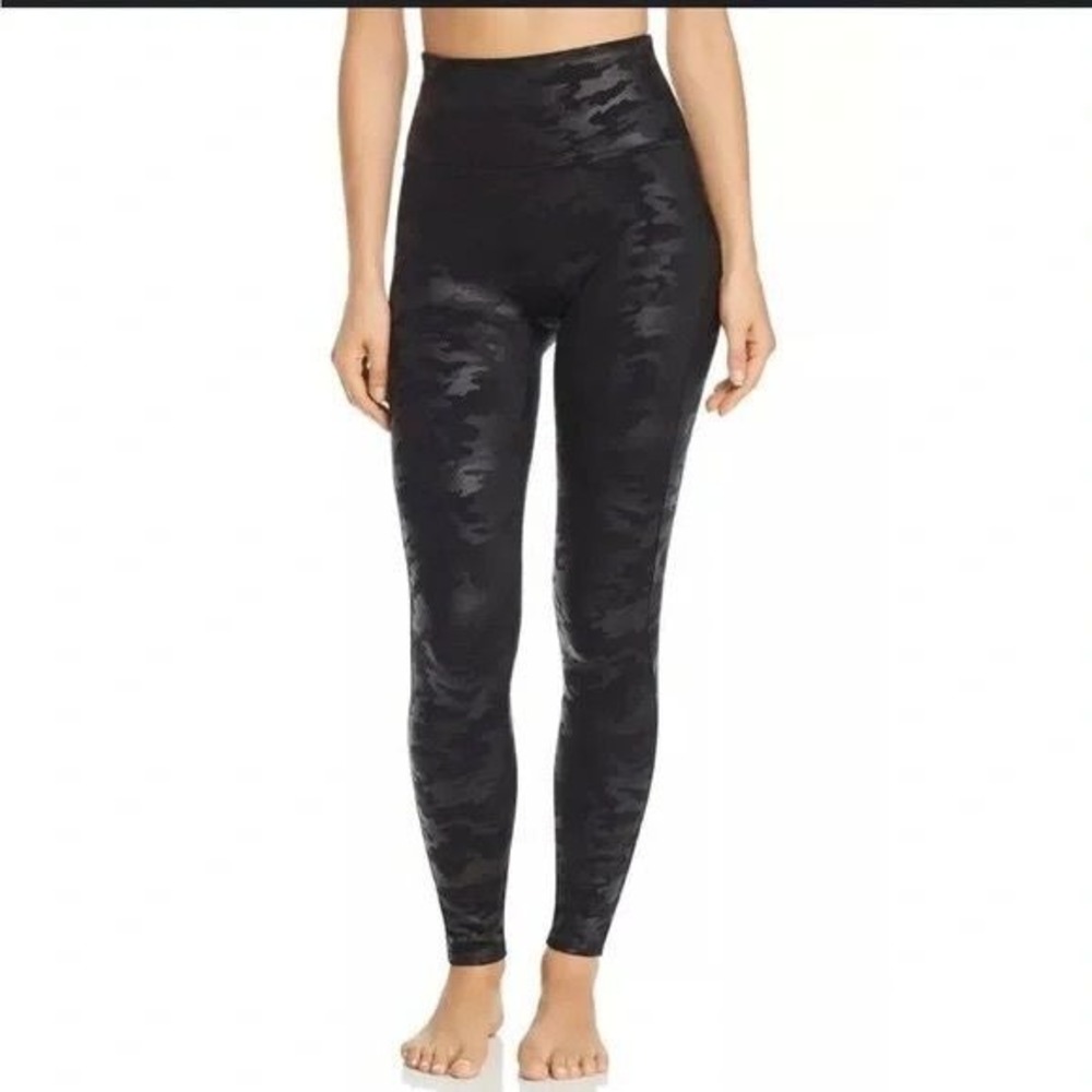 SPANX Faux Leather Black‎ Camo Leggings Slimming Size XL